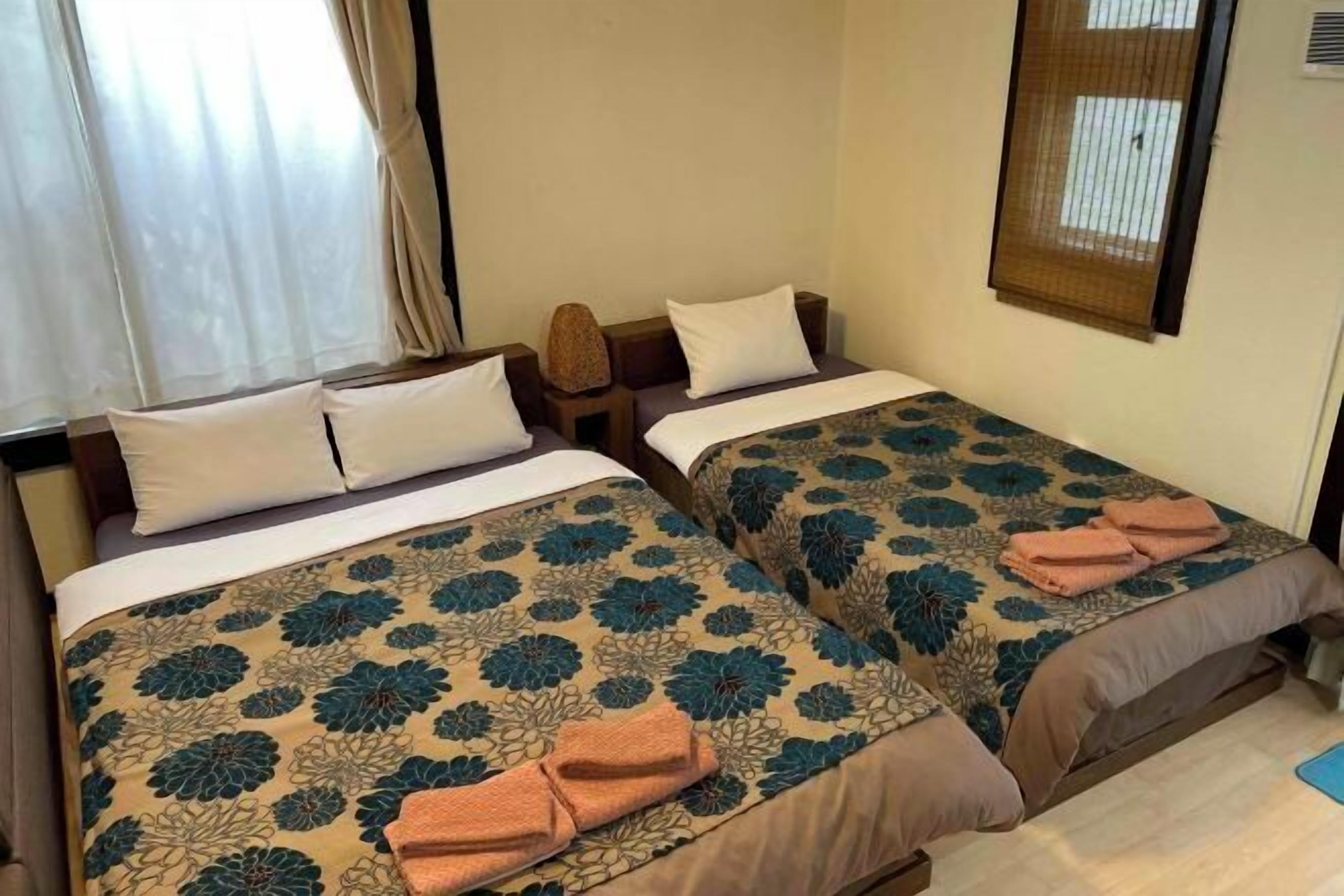 Desk, soundproofing, free WiFi