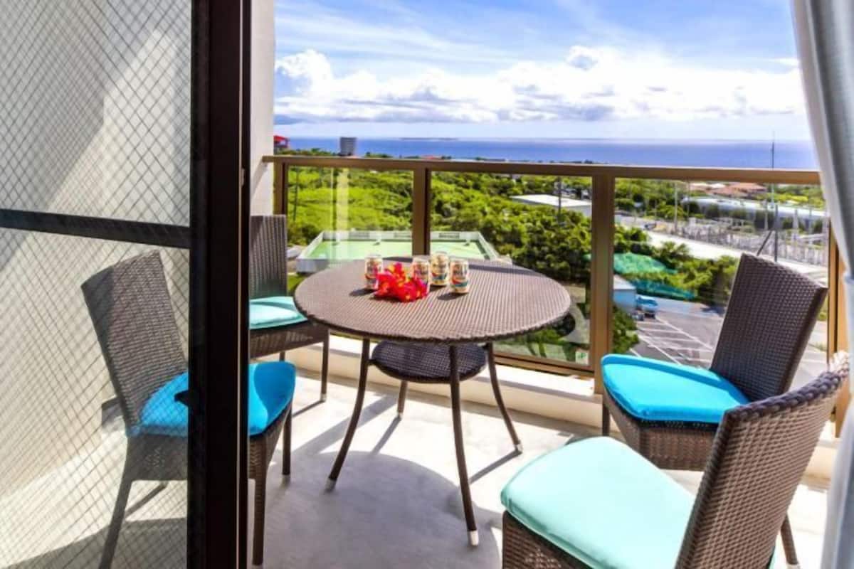 Desk, soundproofing, free WiFi