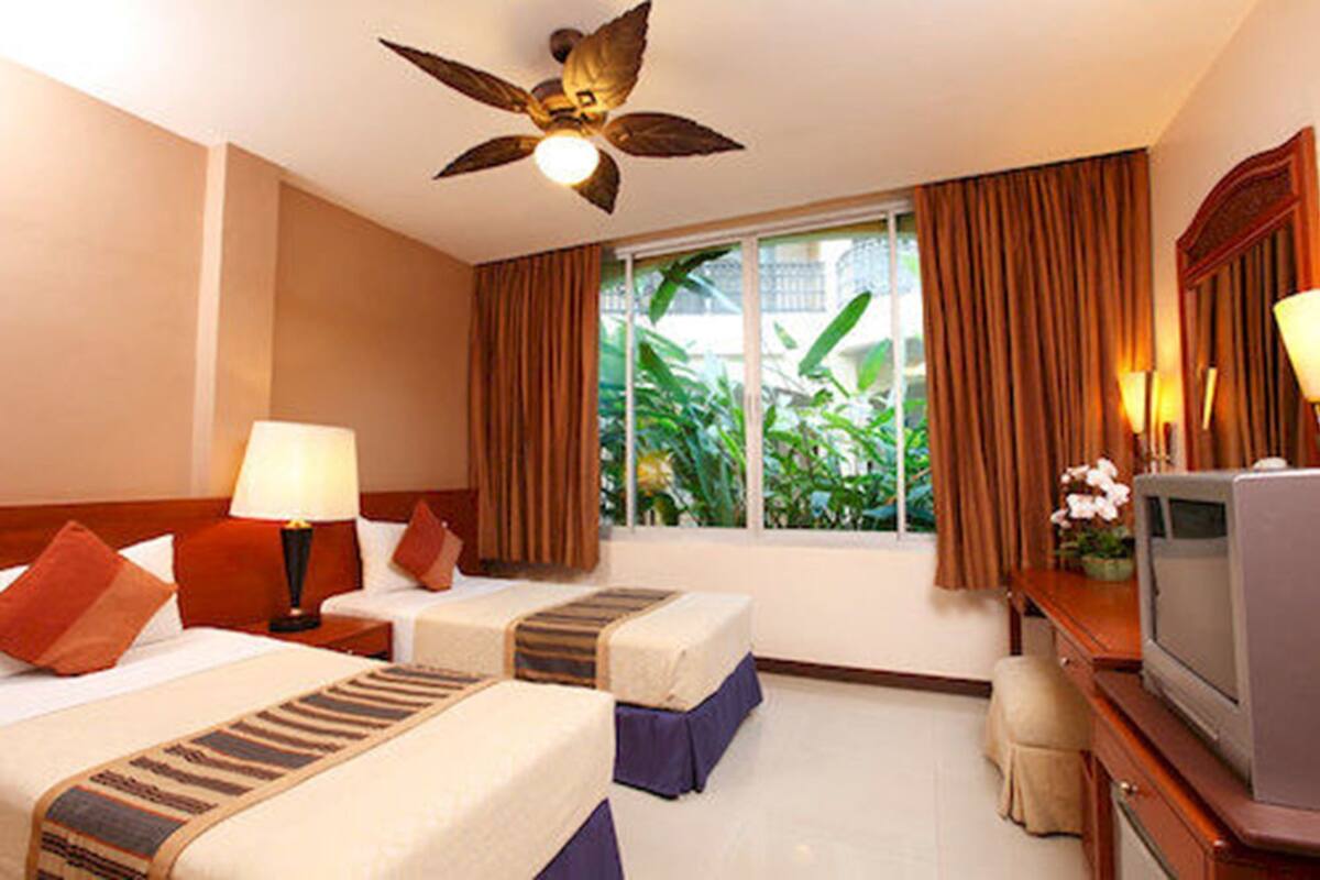 Minibar, in-room safe, desk, blackout curtains