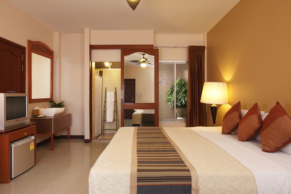 Minibar, in-room safe, blackout drapes, iron/ironing board (on request)