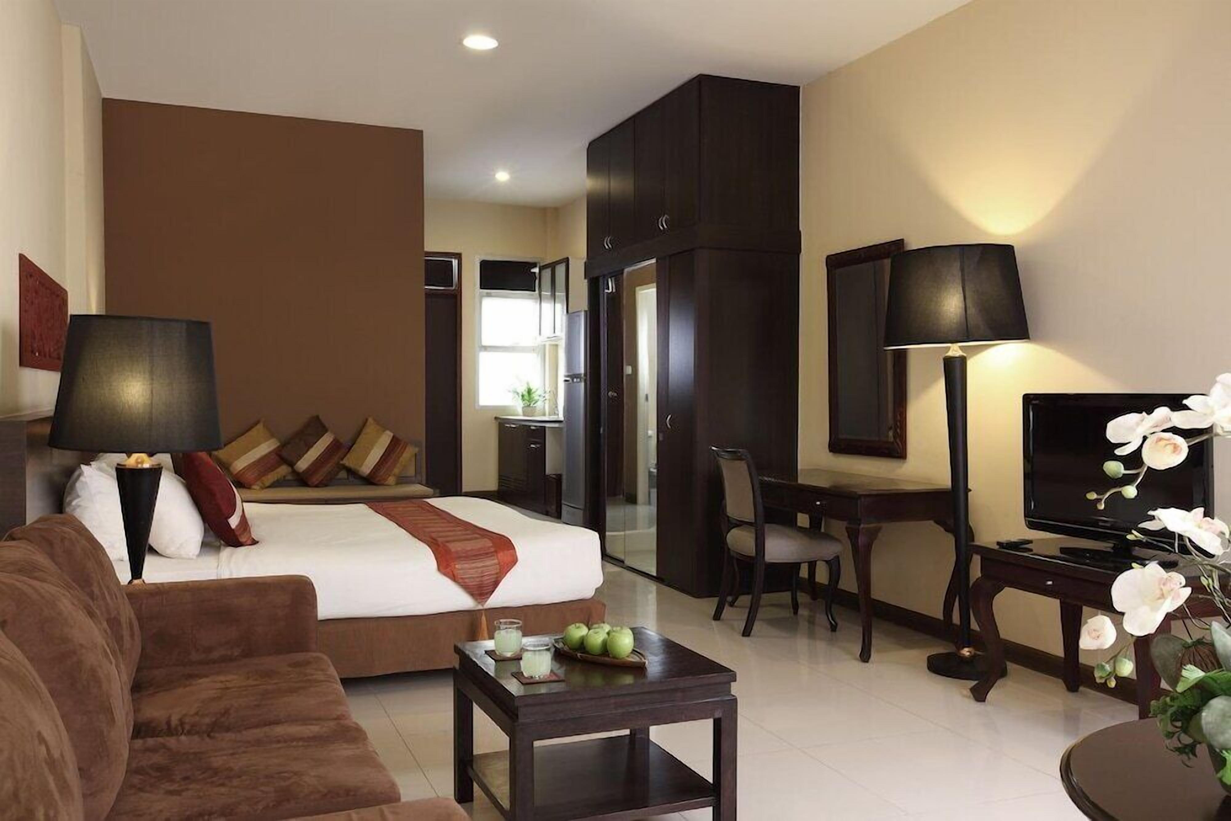 Minibar, in-room safe, desk, blackout curtains