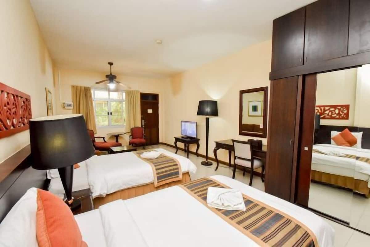 Minibar, coffre-fort, bureau, rideaux d’obscurcissement