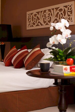 Deluxe Room, Check In 8 PM | 用餐區