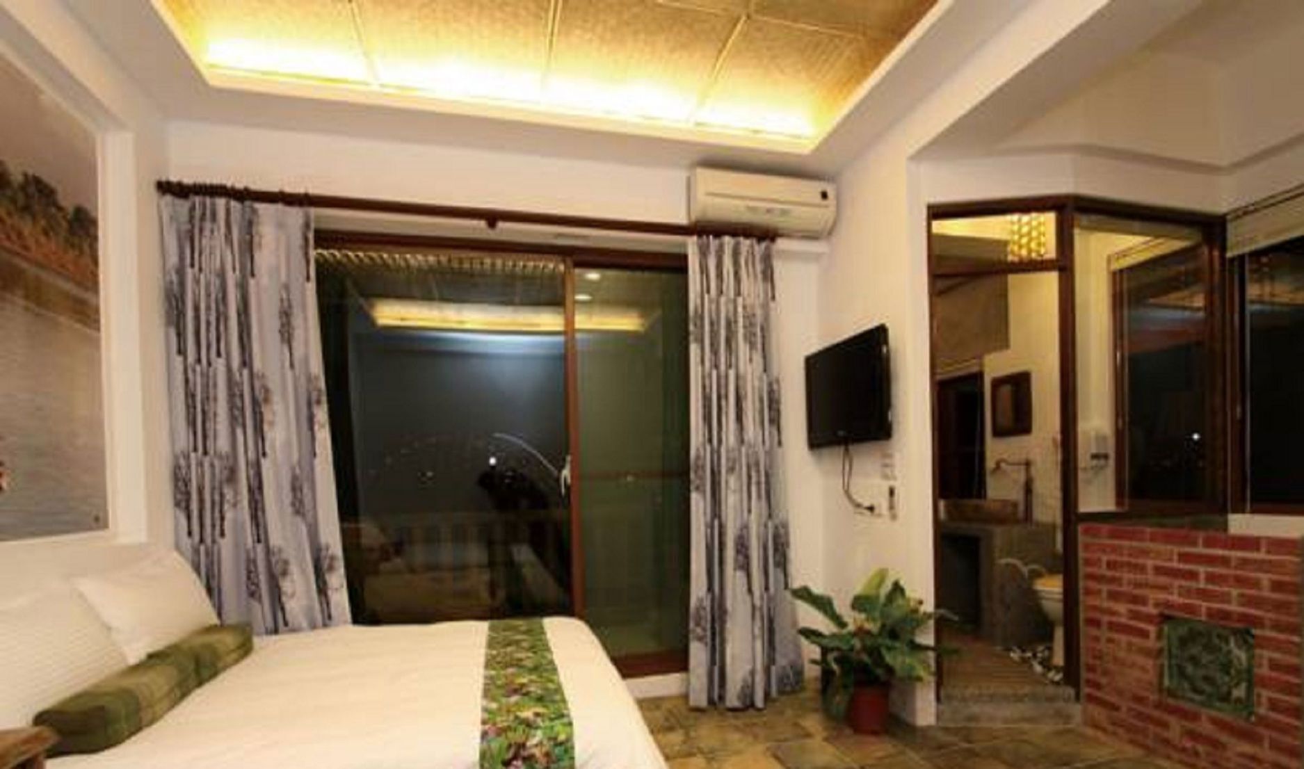 1 bedroom, individually furnished, desk, blackout curtains