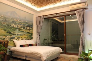 1 habitación, muebles diferentes, escritorio y cortinas blackout 