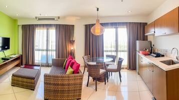 Premier Suite | Ruang tamu | TV LED
