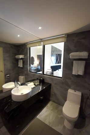 Family Triple Room | In-room safe, blackout drapes, free WiFi, bed sheets
