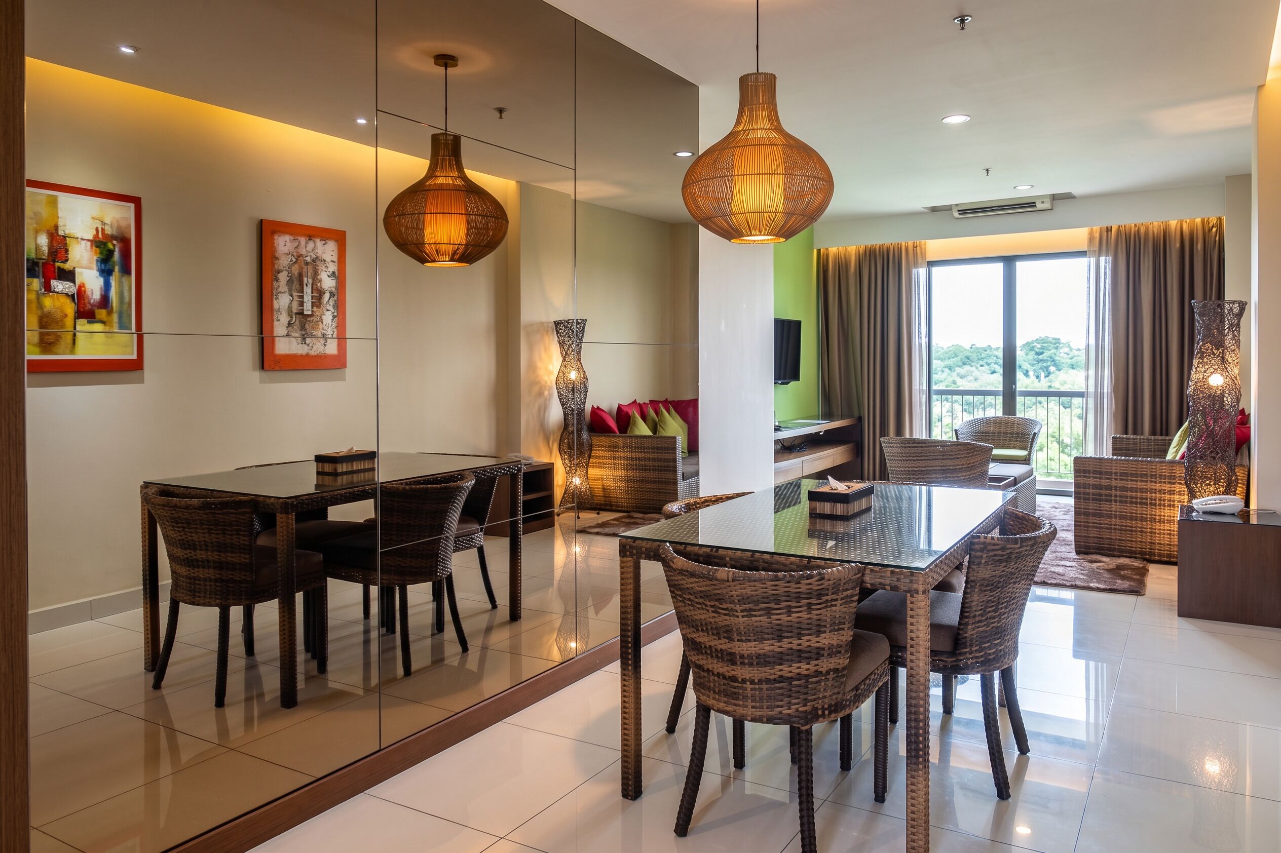 Deluxe Suite | Ruang tamu | TV LED 