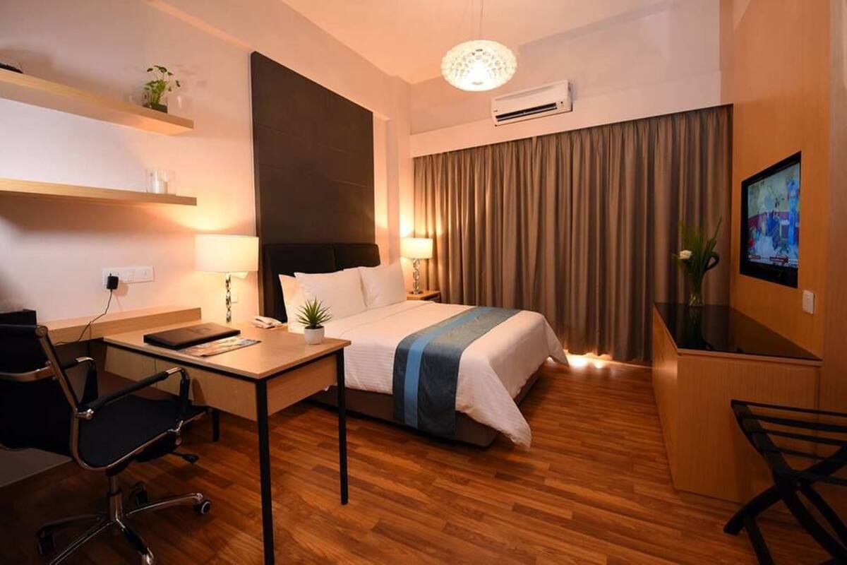 In-room safe, blackout curtains, free WiFi, bed sheets