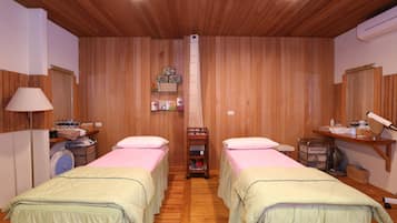 Behandlingsrum för par, Ängbastu och aromaterapi