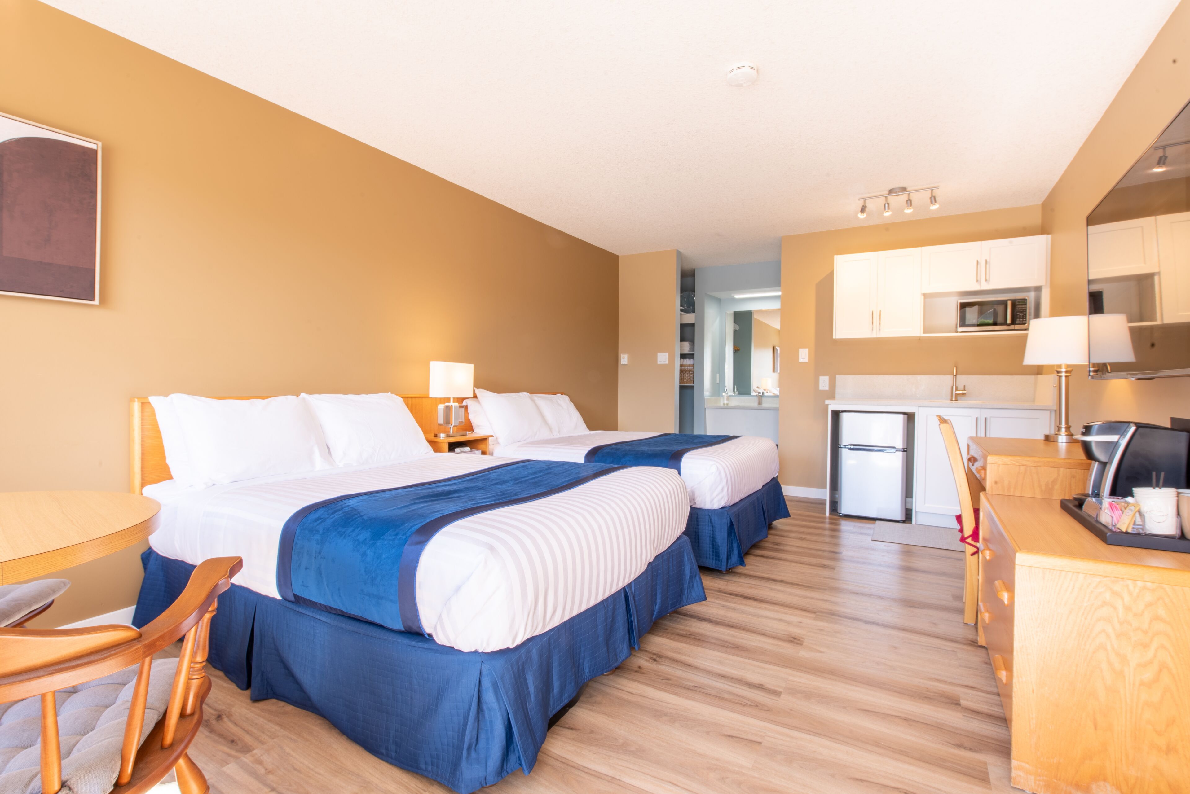 Deluxe Room, Multiple Beds, Kitchenette