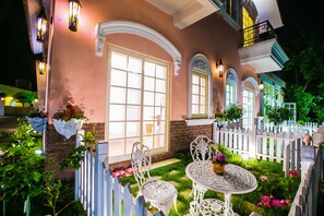 Front of property - evening/night - Belle Garden Yillan Villa (Dongshan)