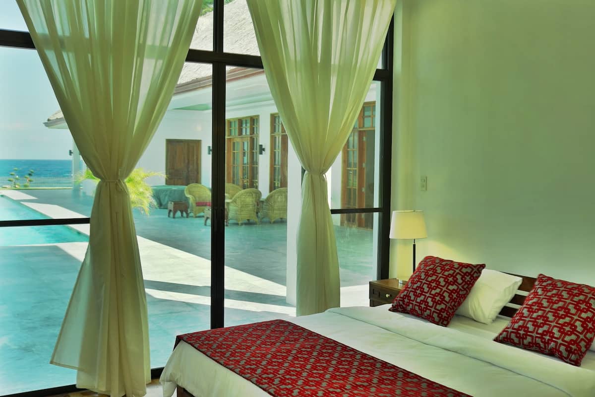 superior room | premium bedding, minibar, in-room safe, desk