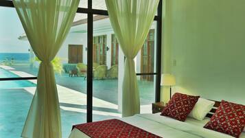 Premium bedding, minibar, in-room safe, desk