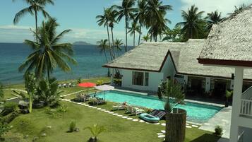 Outdoor pool, pool umbrellas, sun loungers