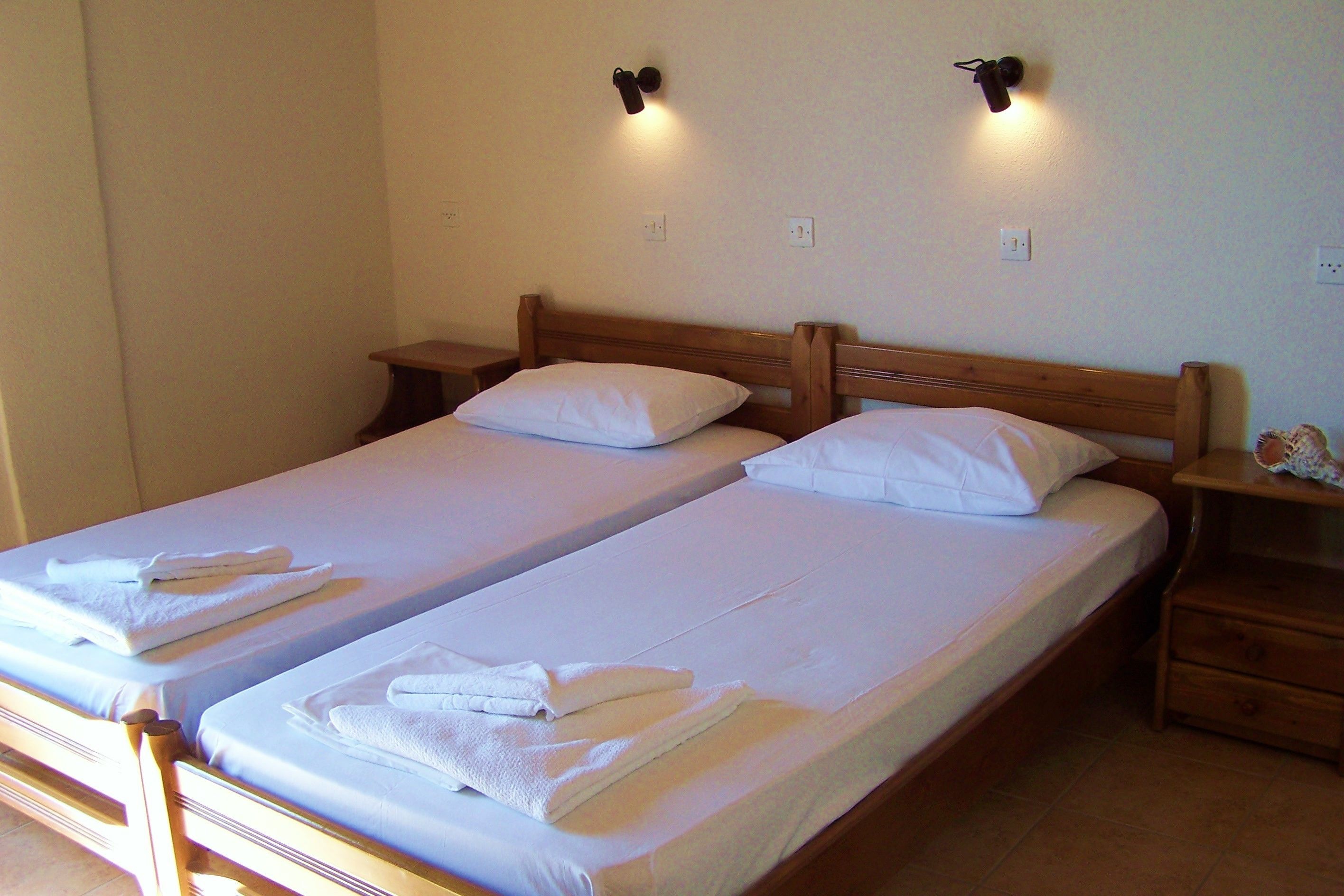 Kahden hengen huone (yksi tai kaksi sänkyä), parveke