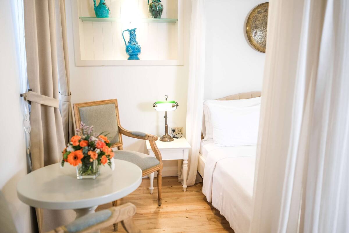 Executive Suite, 2 Bedrooms and a Bathroom with Spa Bathtube | Sengetøy av topp kvalitet, minibar, safe på rommet og lydisolert