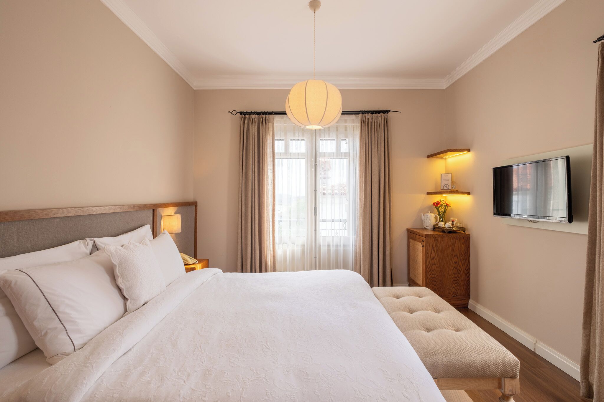 Premium bedding, minibar, in-room safe, soundproofing