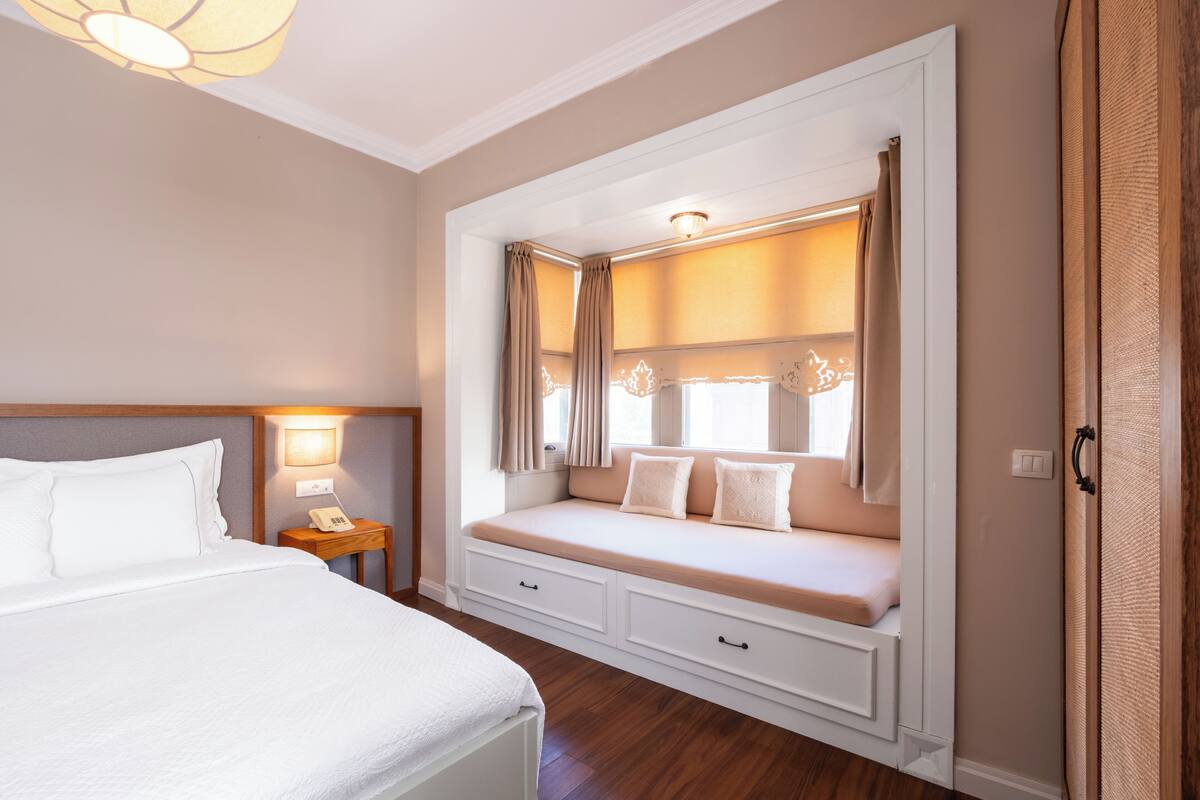 Deluxe Room ( bay window ) | Sengetøy av topp kvalitet, minibar, safe på rommet og lydisolert