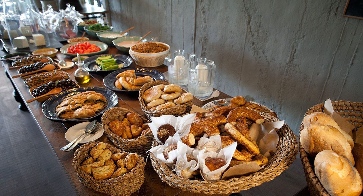 free daily full breakfast