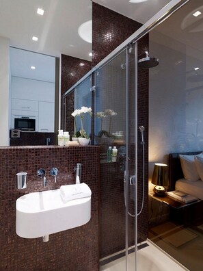 Séchoir à cheveux, serviettes fournies