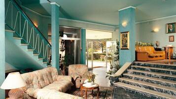 Kawasan tempat duduk lobi