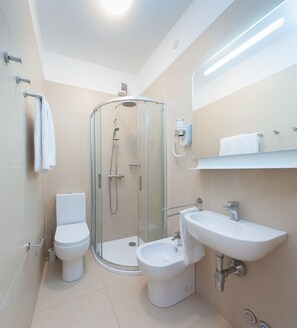 Double or Twin Room | Bathroom | Shower, hair dryer, bidet, towels