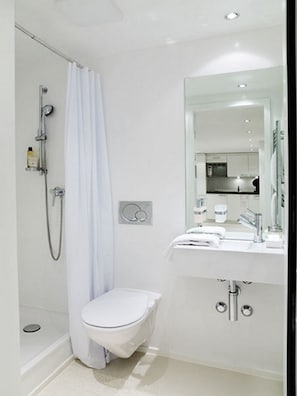 Hair dryer, towels, soap, shampoo - Visionapartments Zurich Binzmühlestrasse 50 (Zürich)