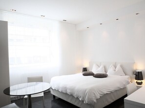Desk, laptop workspace, iron/ironing board, free WiFi - VISIONAPARTMENTS Zurich Cramerstrasse 2-6 (Zürich)