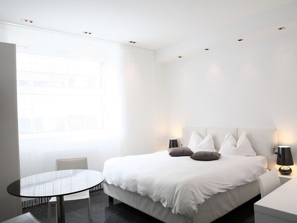 Desk, laptop workspace, iron/ironing board, free WiFi