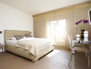 Desk, laptop workspace, iron/ironing board, free WiFi - VISIONAPARTMENTS Zurich Cramerstrasse 2-6 (Zürich)