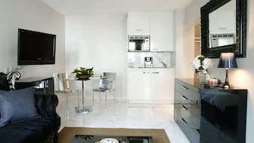 1 habitación, escritorio, tabla de planchar con plancha y wifi gratis