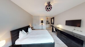 Studio Apartment Junior | Skrivebord, strykejern/-brett, wi-fi (inkludert) og sengetøy