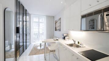 One Bedroom Junior, Balcony, Kitchenette