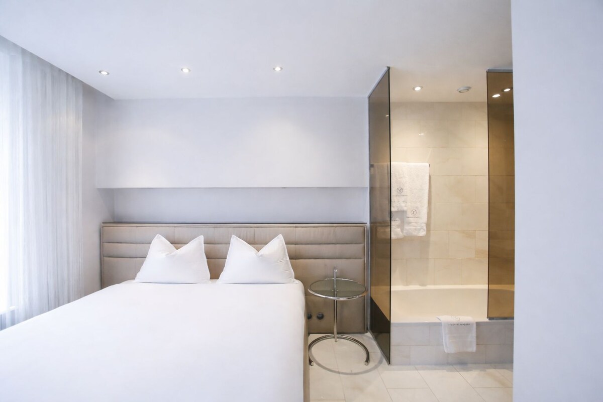 One Bedroom Senior, Balcony, Kitchenette | Desk, laptop workspace, iron/ironing board, WiFi (free)