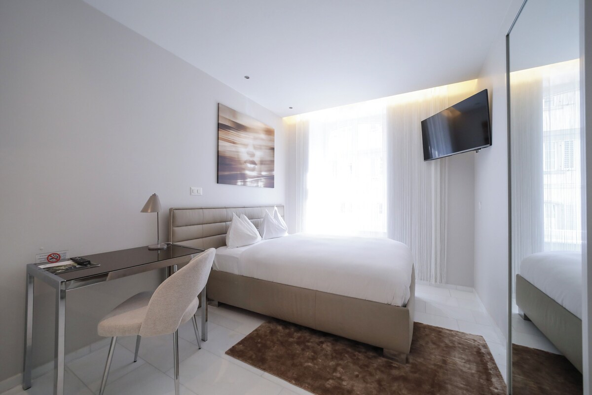 Studio Mini, Kitchenette | Desk, laptop workspace, iron/ironing board, WiFi (free)