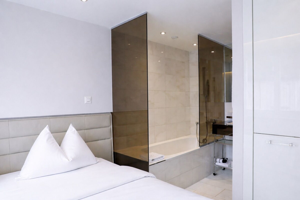 Grand Apartment, Balcony, Kitchenette | Desk, laptop workspace, iron/ironing board, WiFi (free)