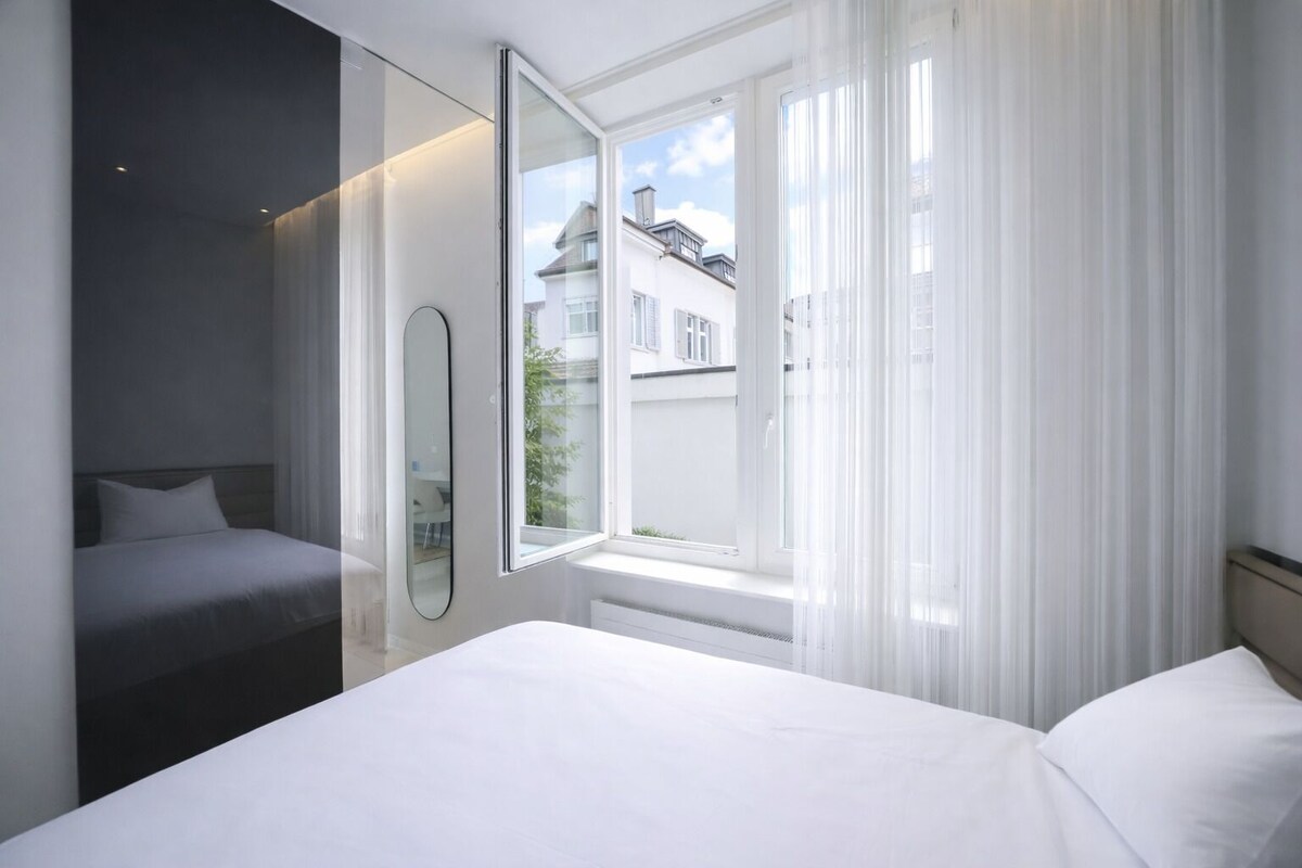 One Bedroom Senior, Kitchenette | Desk, laptop workspace, iron/ironing board, WiFi (free)