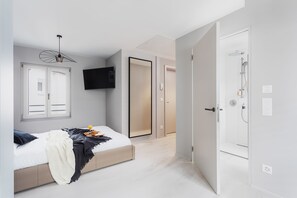 Studio Apartment Junior | Desk, laptop workspace, iron/ironing board, free WiFi