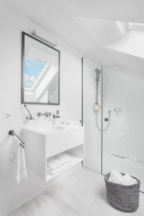 Studio Apartment Mini | Kamar mandi | Pengering rambut dan handuk