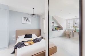 Studio Apartment Junior | Desk, laptop workspace, iron/ironing board, free WiFi