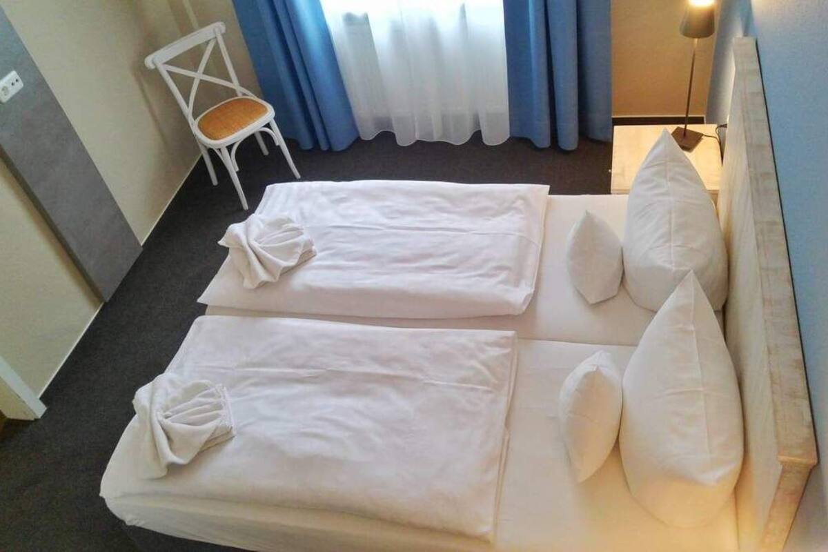 classic double room | minibar, in-room safe, desk, iron/ironing board