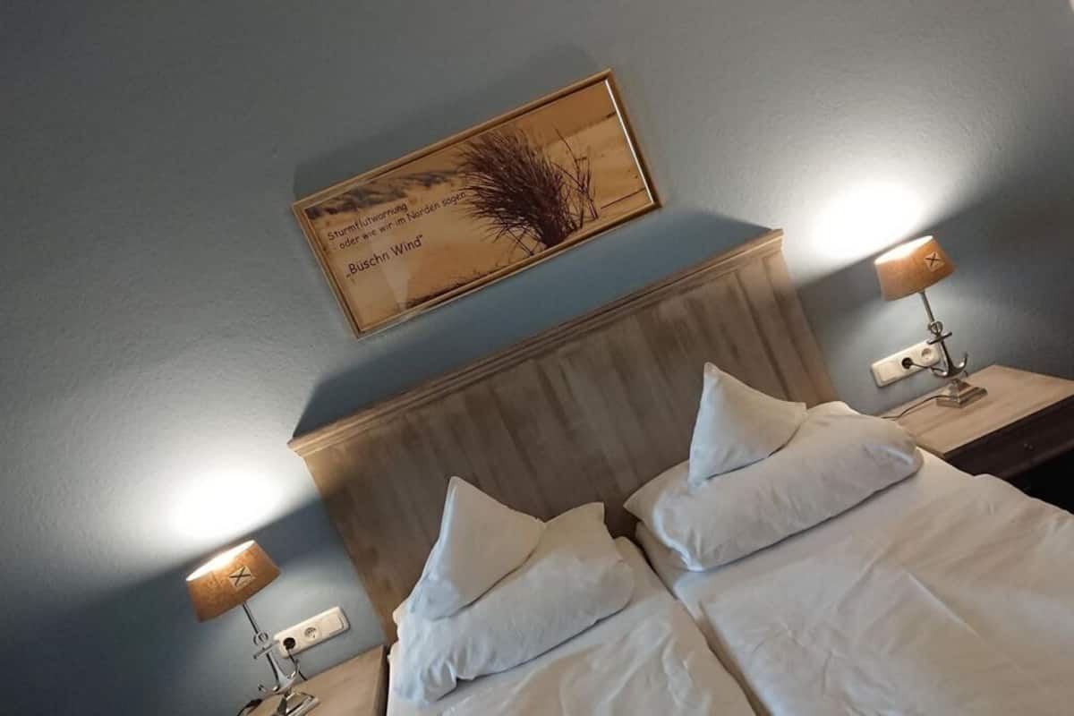 comfort double room, 1 double bed | minibar, in-room safe, desk, iron/ironing board