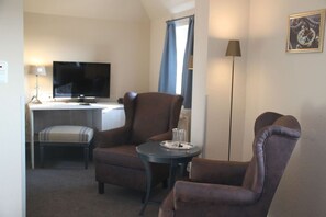 Superior Double Room, 1 Double Bed, Ocean View | Minibar, in-room safe, desk, iron/ironing board