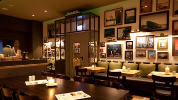 FrĂŒhstĂŒck, Mittagessen, Abendessen, moderne, europĂ€ische KĂŒche