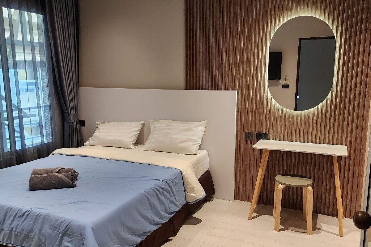 In-room safe, free WiFi, bed sheets