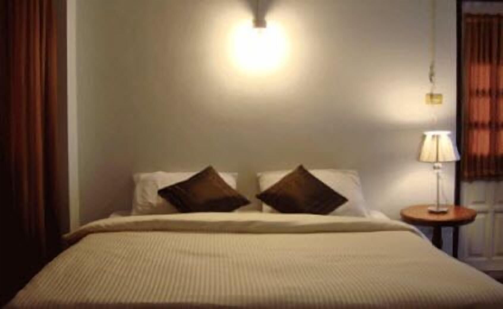 In-room safe, free WiFi, bed sheets
