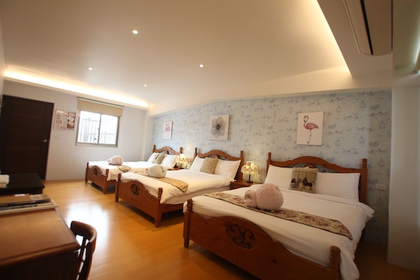 Family Room (6 People) | 1 bedroom, premium bedding, free WiFi, bed sheets