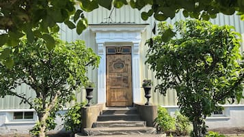 Fachada de la propiedad