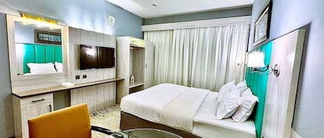 Double or Twin Studio Apartment | 高級寢具、書桌、手提電腦工作空間、隔音